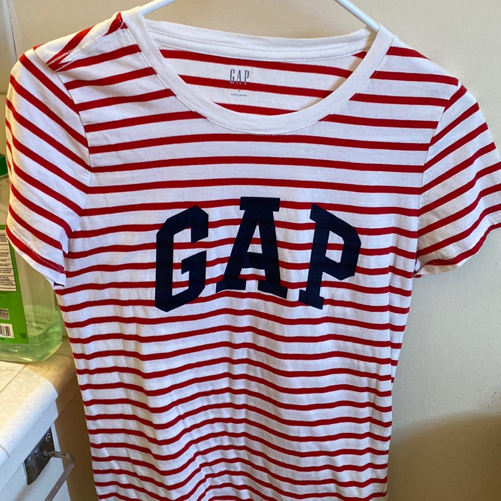 Gap shirt